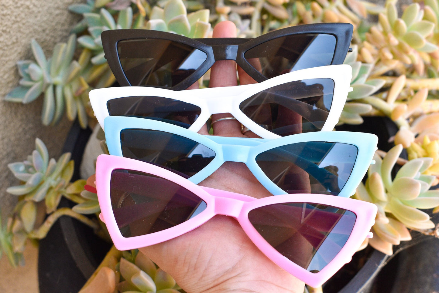 Dog Sunnies – Retro-Style Sunglasses for Trendy Pups!