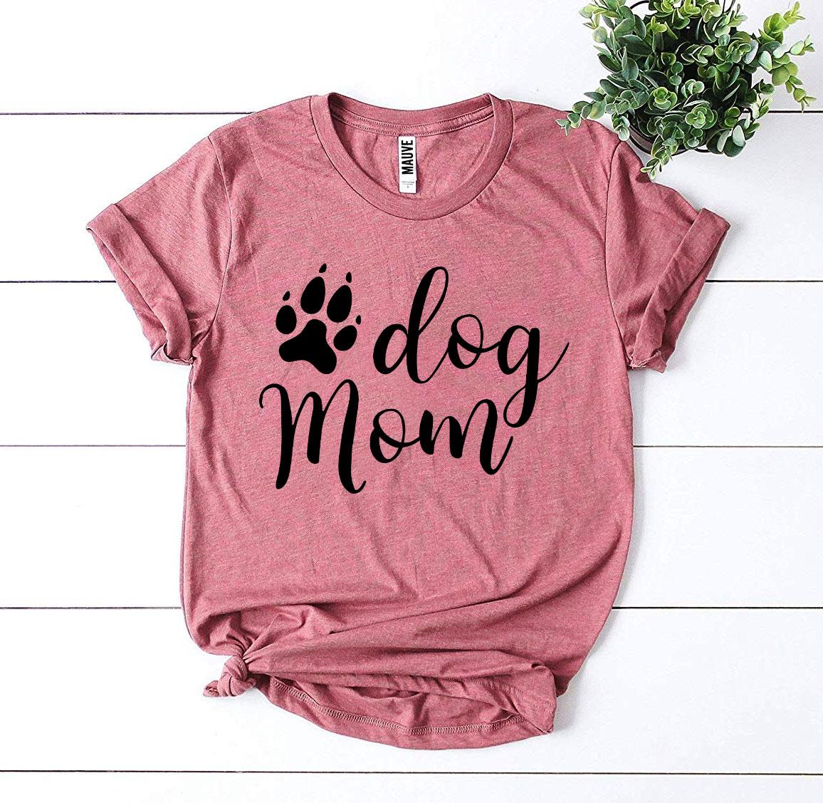 Dog Mom" T-Shirt – The Ultimate Tee for Proud Dog Moms!