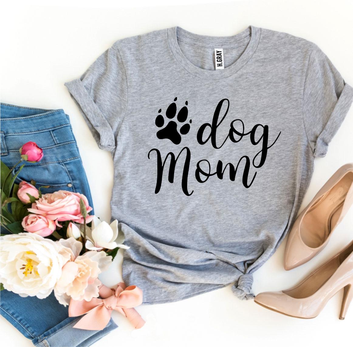 Dog Mom" T-Shirt – The Ultimate Tee for Proud Dog Moms!